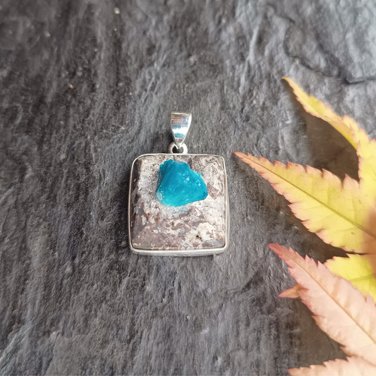 Anhänger aus Natur Cavansit