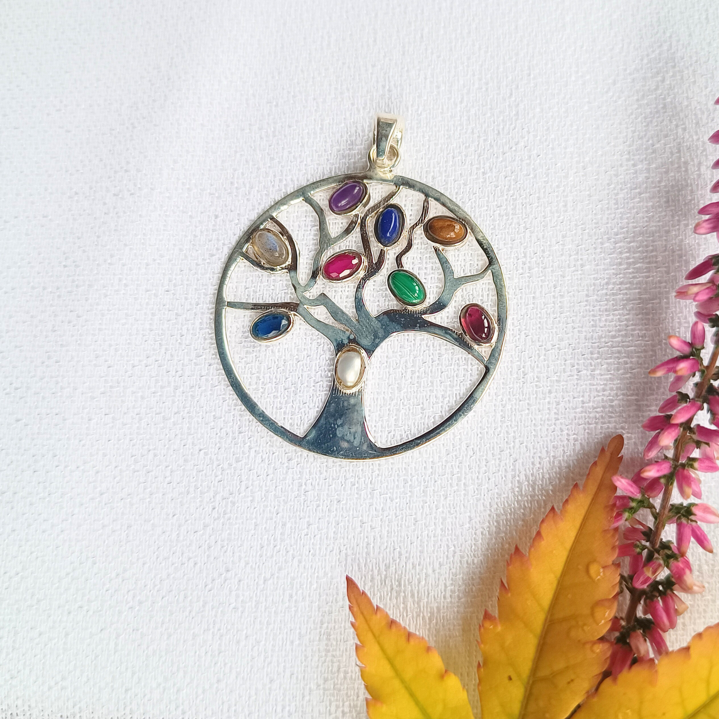 Anhänger Lebensbaum mit neun ovalen Steinen