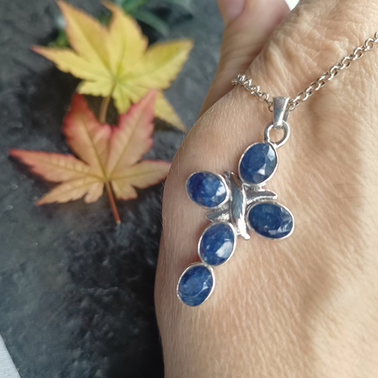 Kreuz mit facettierten Lapis Lazuli