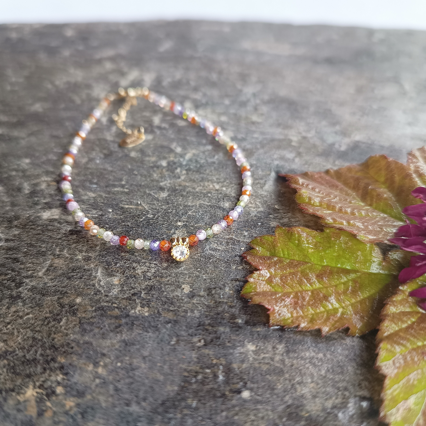 Multicolor Armband mit vergoldeten Anhänger