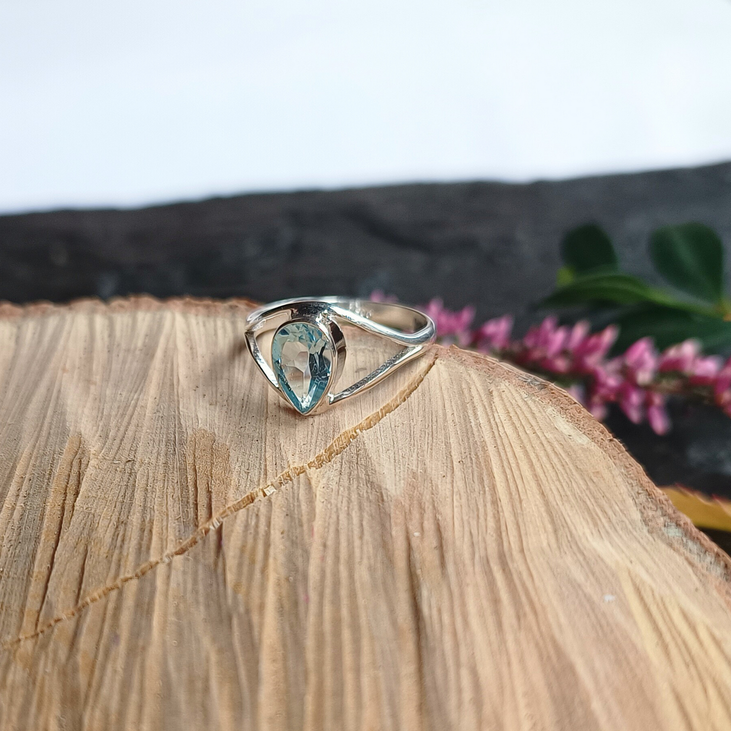 Blauer-Topas-Ring Gr. 54