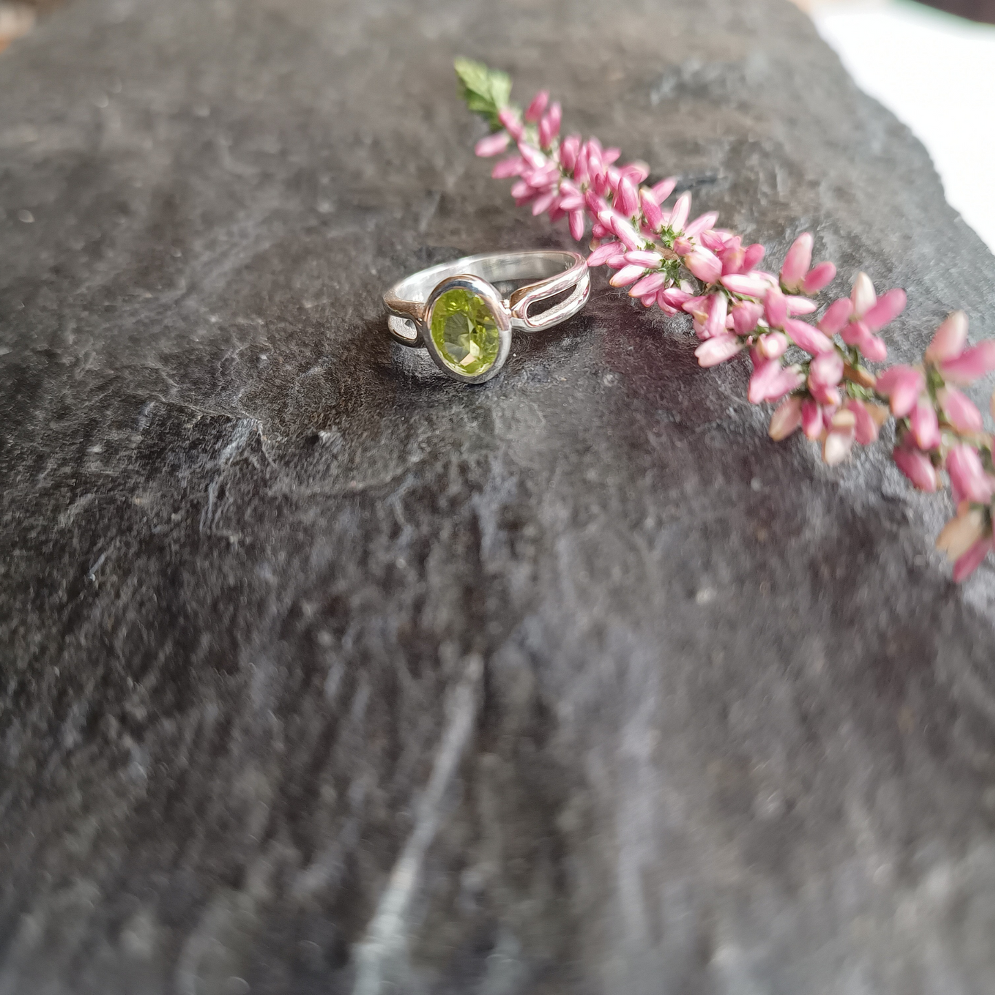 Peridot-Ring oval Gr. 54