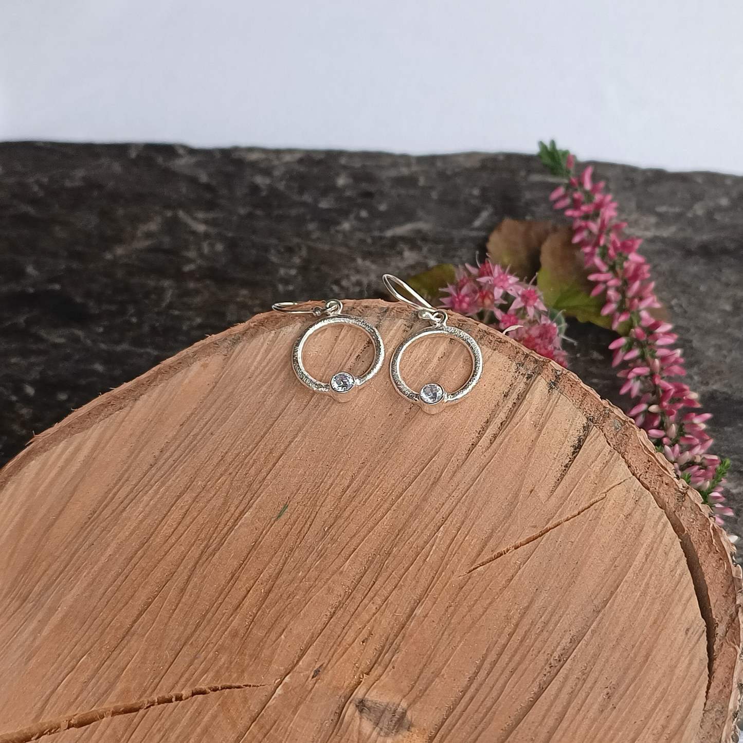Silber Creolen mit facettiertem Bergkristall