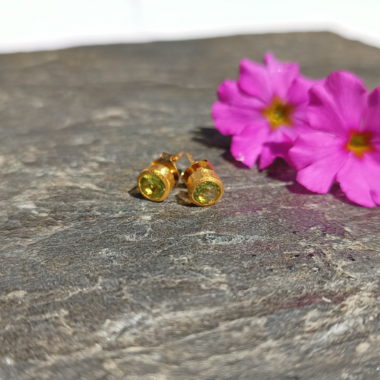 Peridot Ohrstecker rund vergoldet