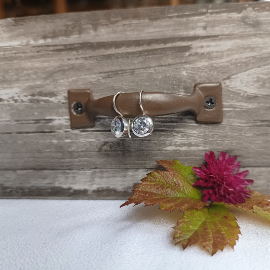 Ohrhänger mit facettiertem Bergkristall