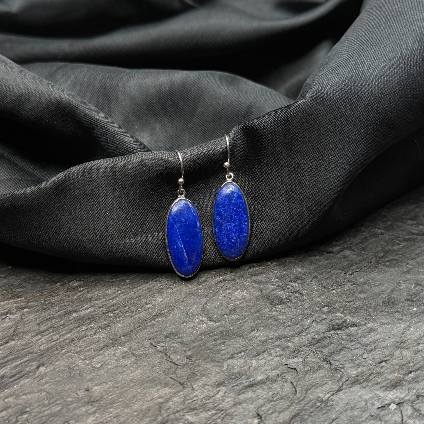 Lapislazuli-Ohrhänger, oval, Cabochon