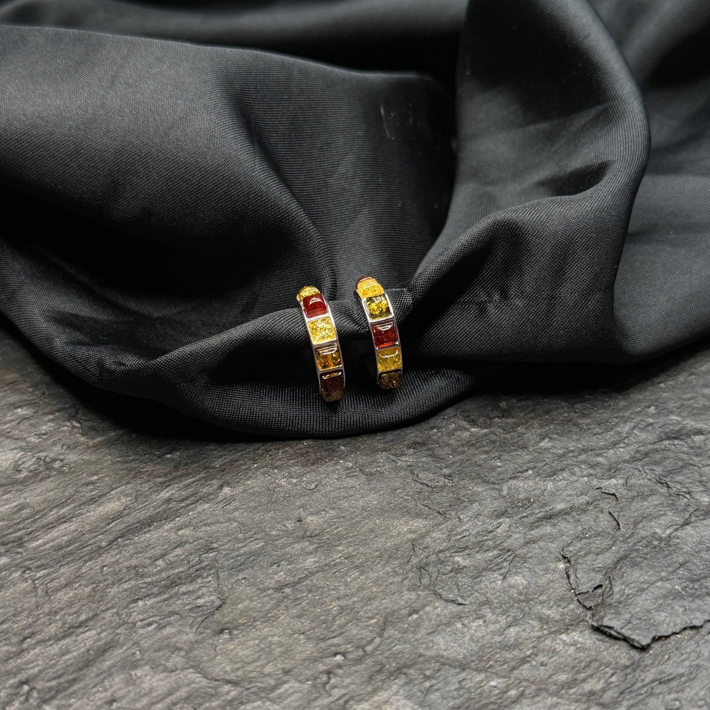 Bernstein Ohrstecker als Creolen