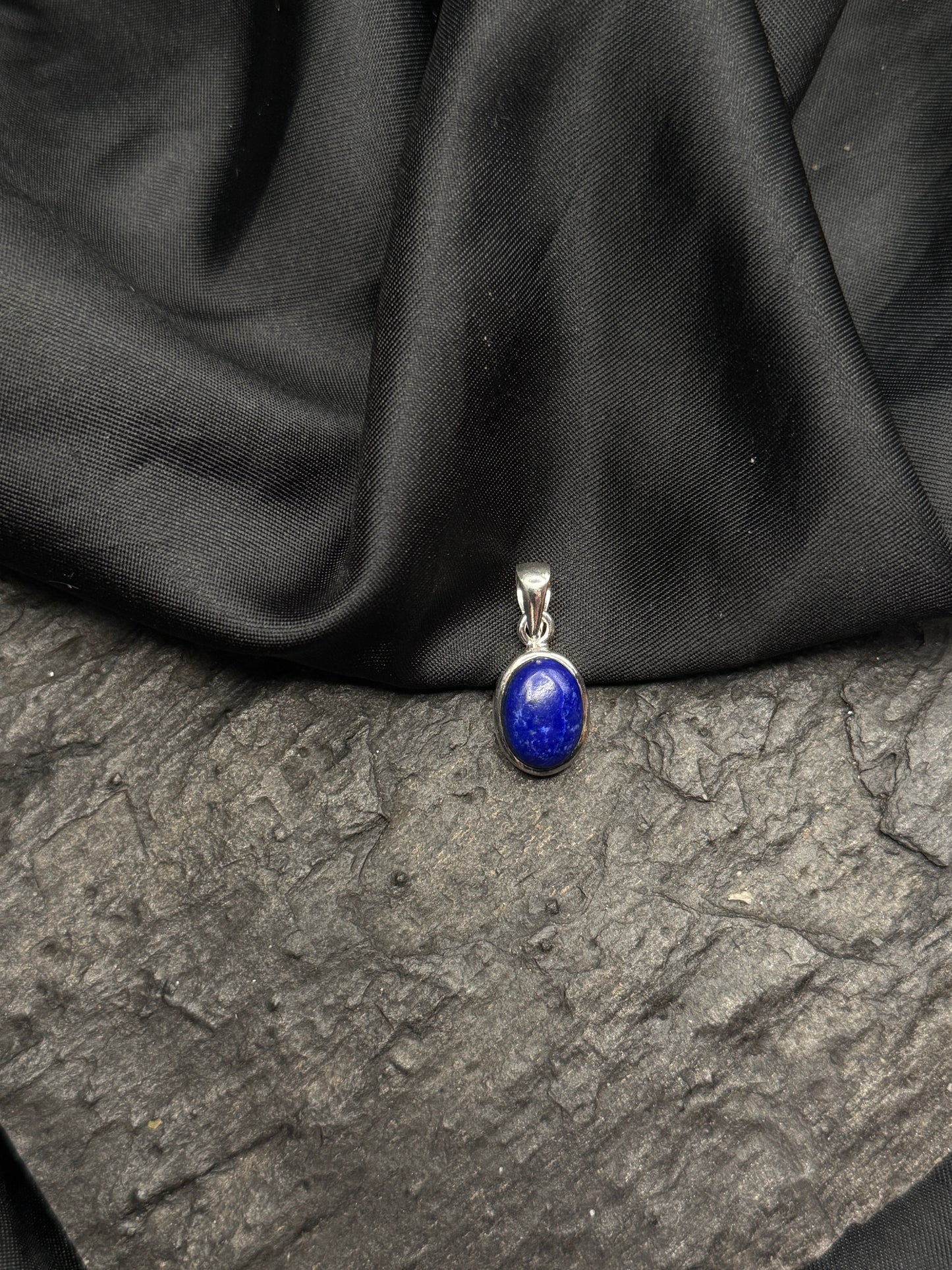 Lapislazuli Anhänger, oval, Silberfassung