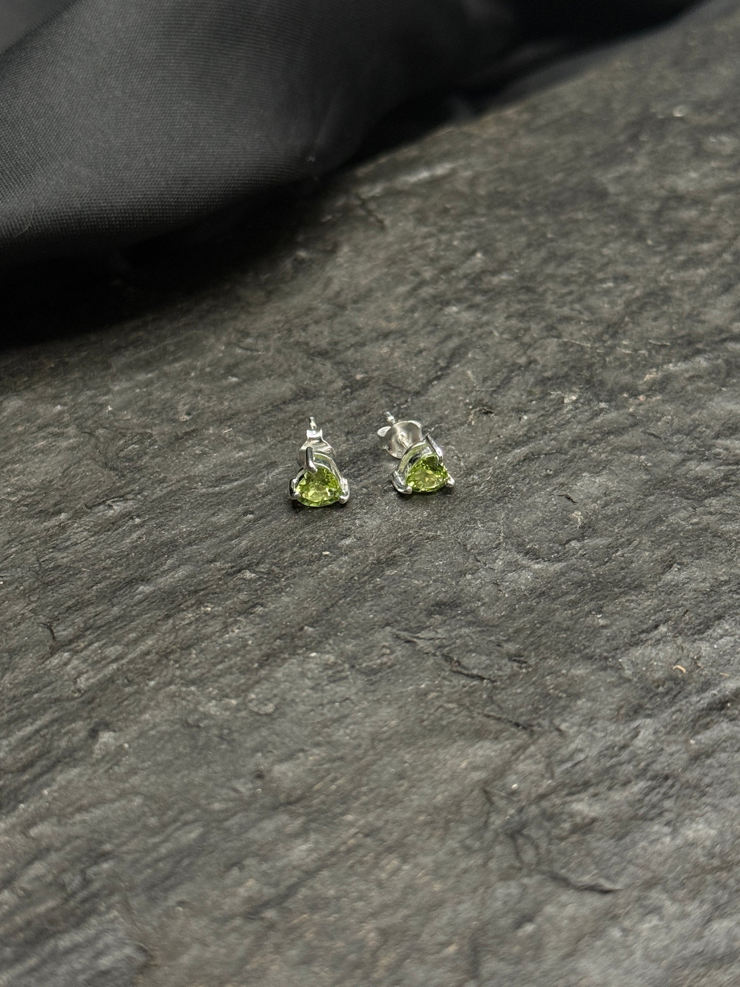 Peridot Ohrstecker herzförmig