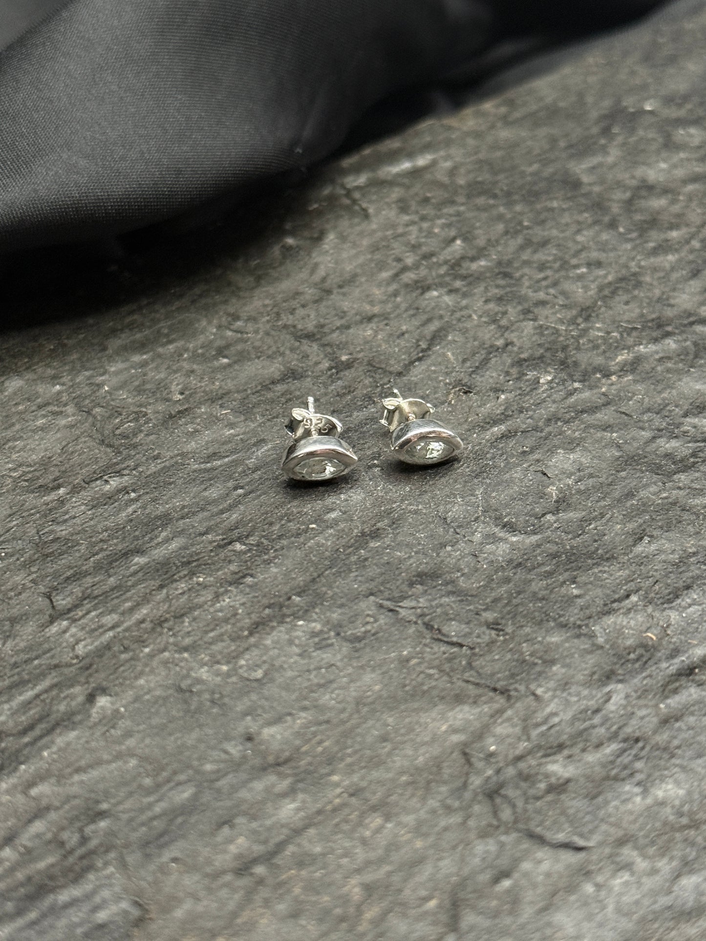 Topas-Stecker navette facettiert in Silber