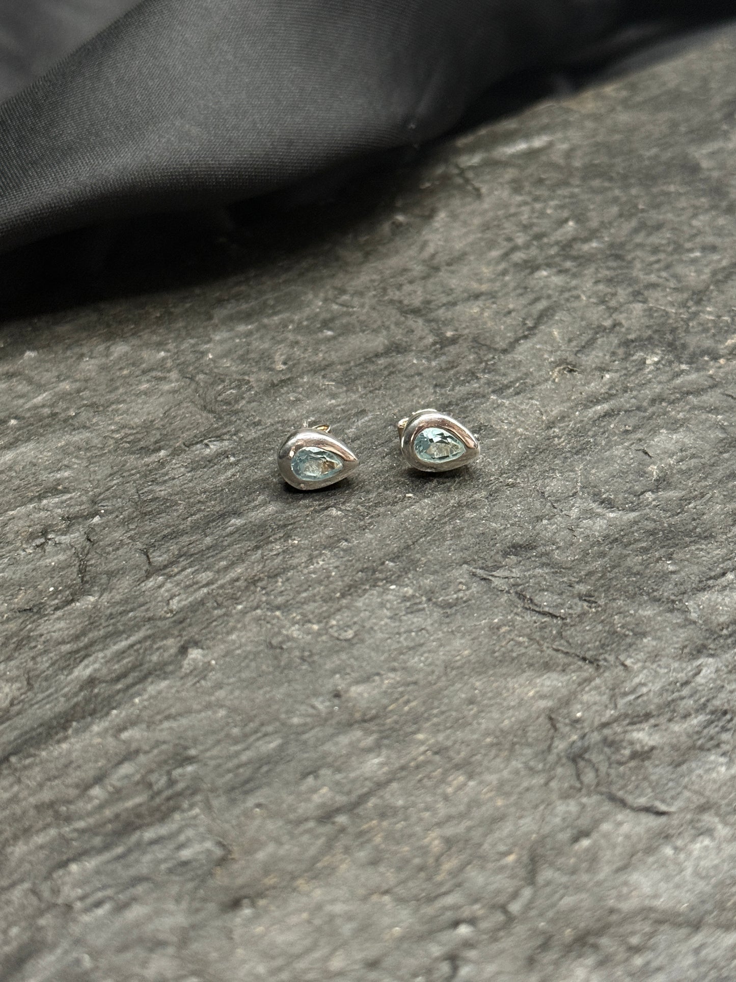 Topas-Stecker tropfenförmig