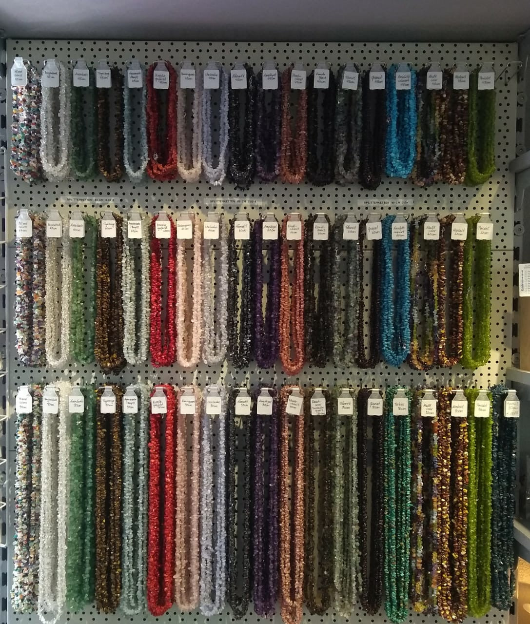 Feine Ketten aus Edelsteinsplittern, 90 cm lang - Scholz GmbH