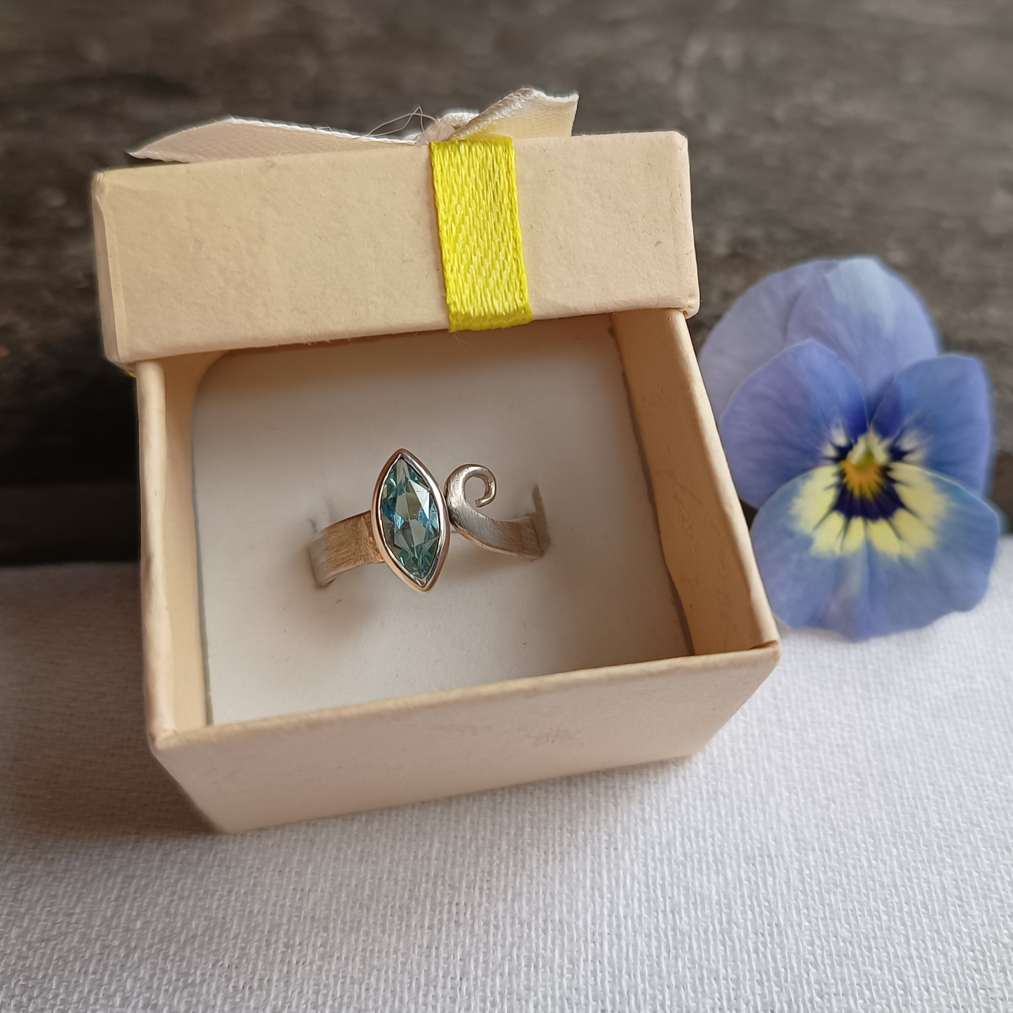 Topas-Ring, navette, facettiert, Gr. 57