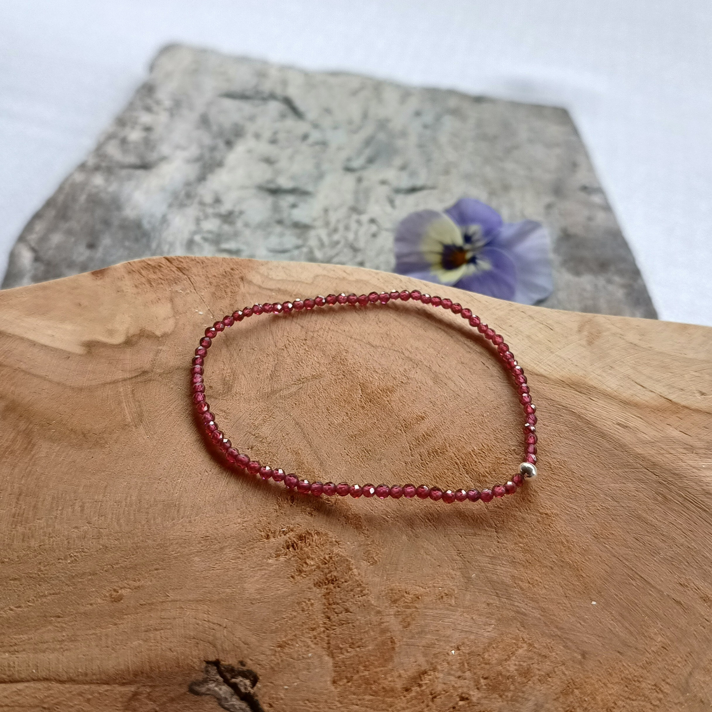 Granat Armband Kugeln, facettiert Ø 2mm