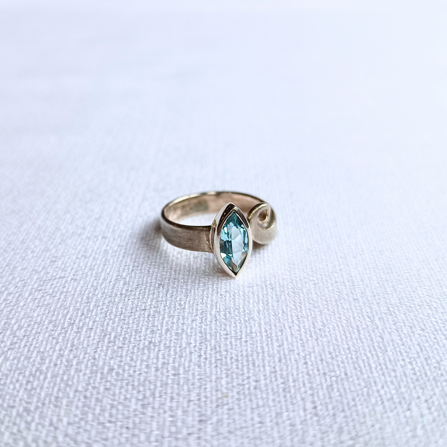 Topas-Ring, navette, facettiert, Gr. 57
