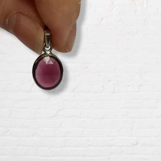 Granat Anhänger facettiert, oval