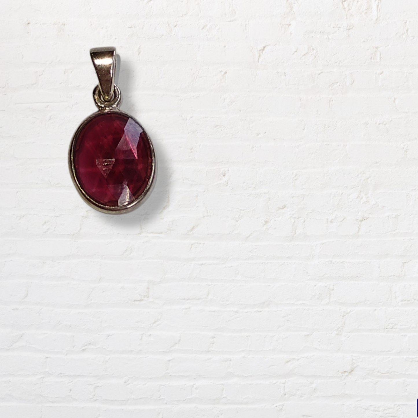 Granat Anhänger facettiert, oval