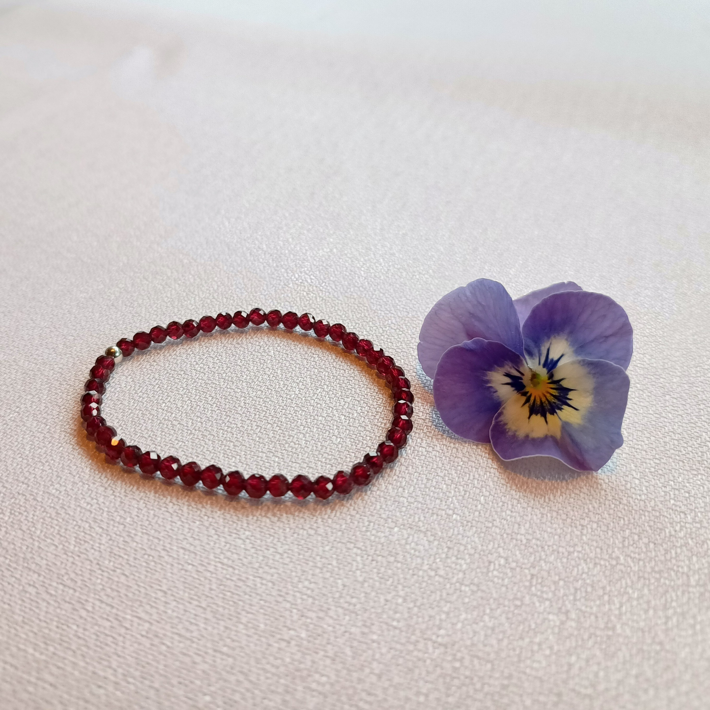 Granat Armband Kugeln, facettiert Ø 4mm