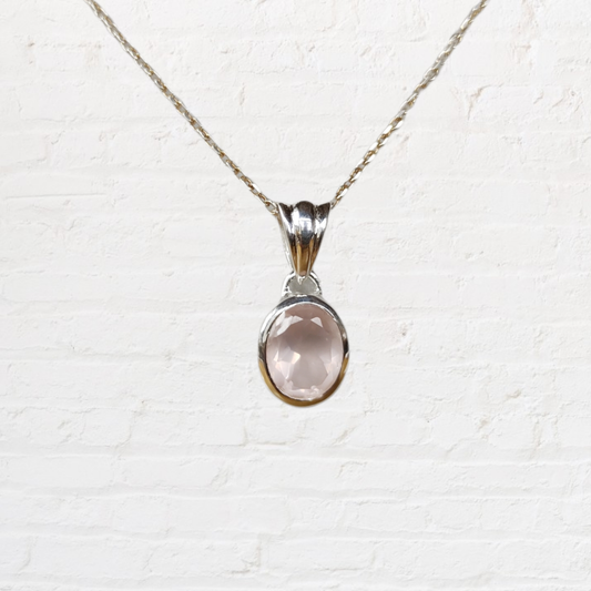 Rosenquarz-Anhänger in Silberfassung
