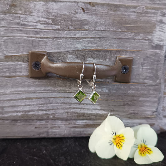 Peridot Olivin Ohrhänger Facettiert viereck