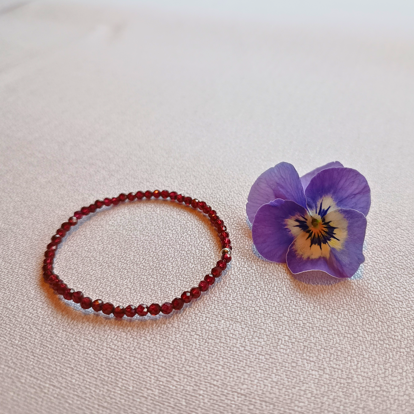 Granat Armband Kugeln, facettiert Ø 3mm