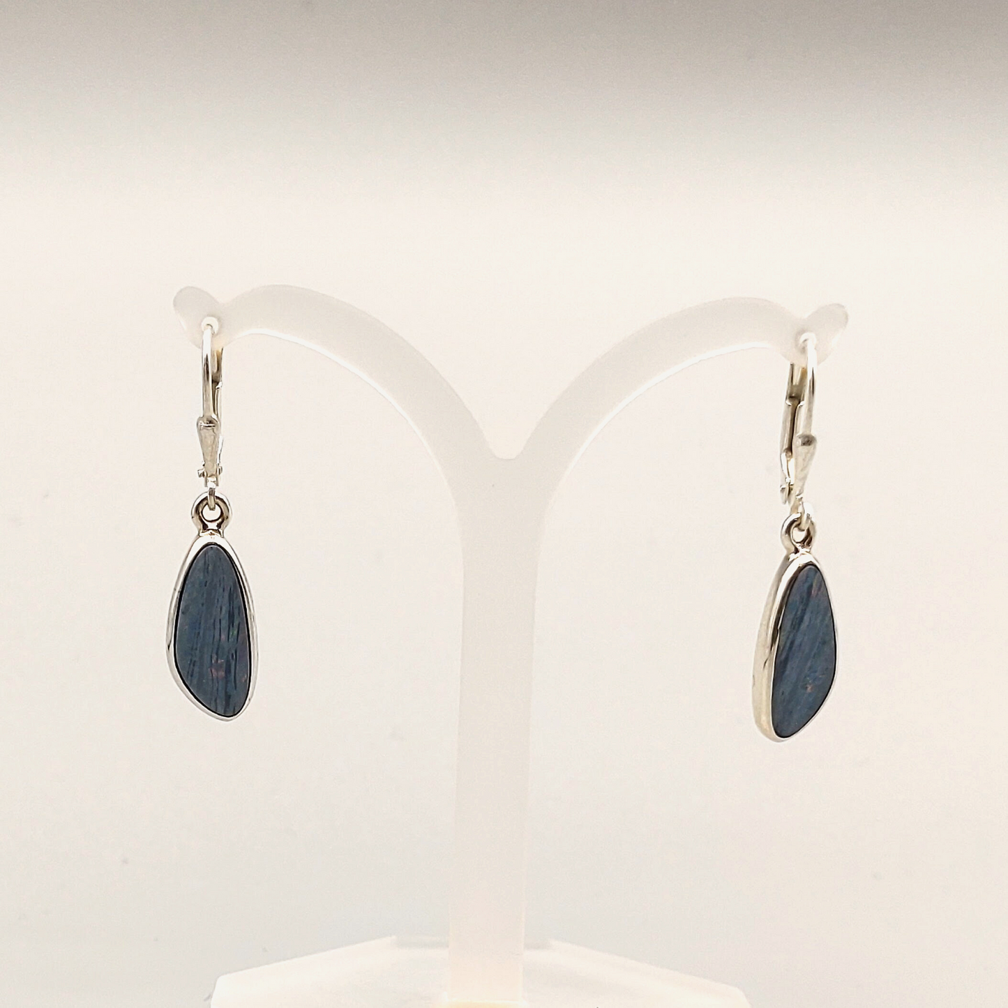 Opal-Ohrhänger, dreieckig, Cabochon