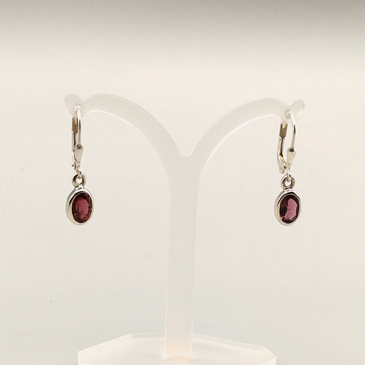 Rubellith-Ohrhänger, oval, facettiert