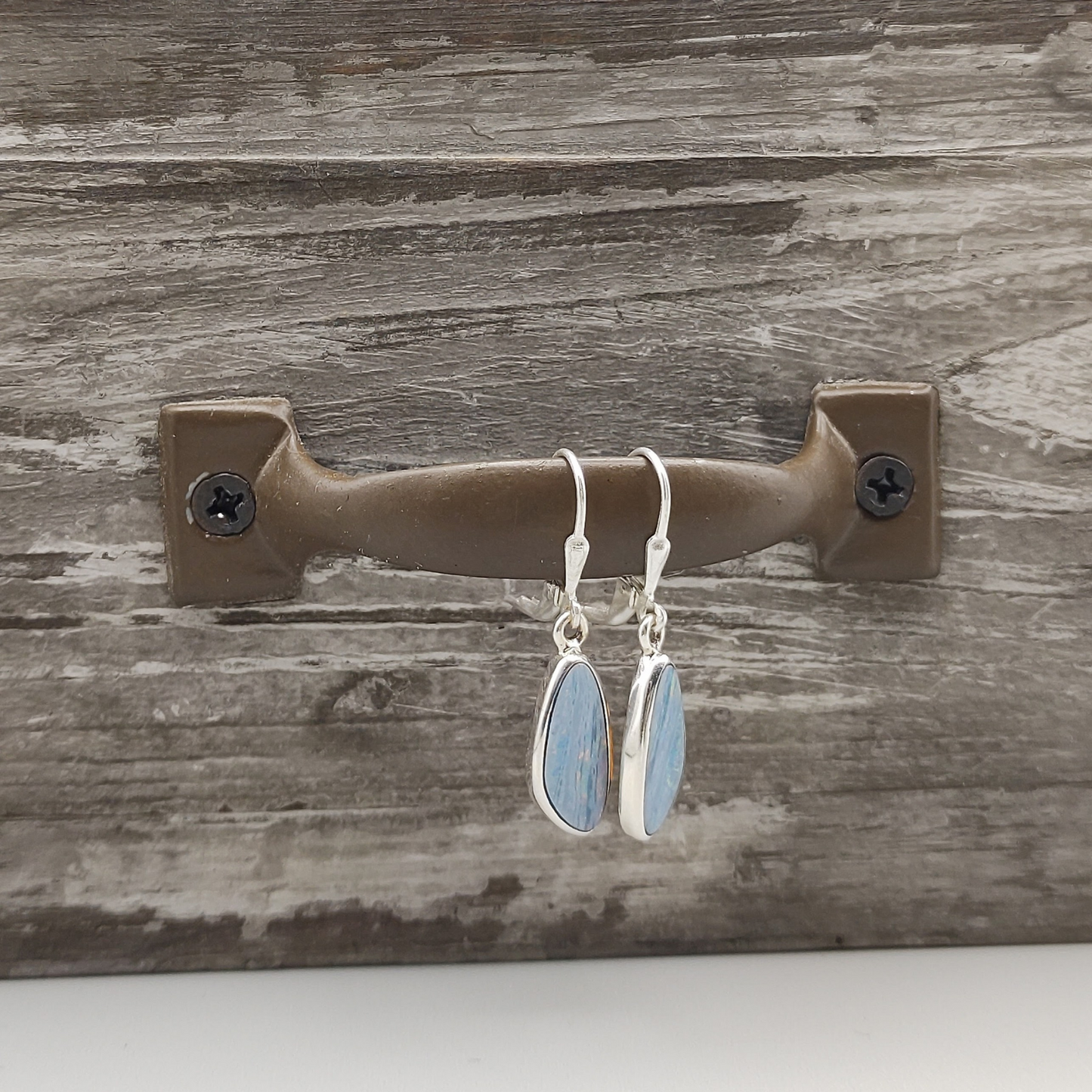 Opal-Ohrhänger, dreieckig, Cabochon