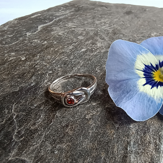 Granat-Ring, Knoten, rund, facettiert, Gr. 53