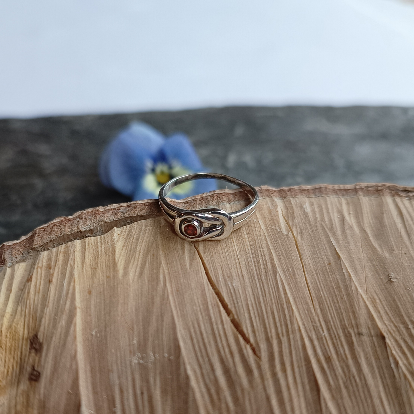 Granat-Ring, Knoten, rund, facettiert, Gr. 53