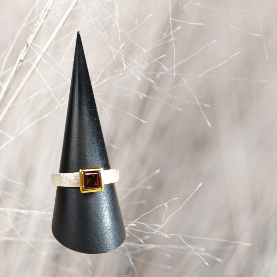 Granat-Ring, Gr. 58