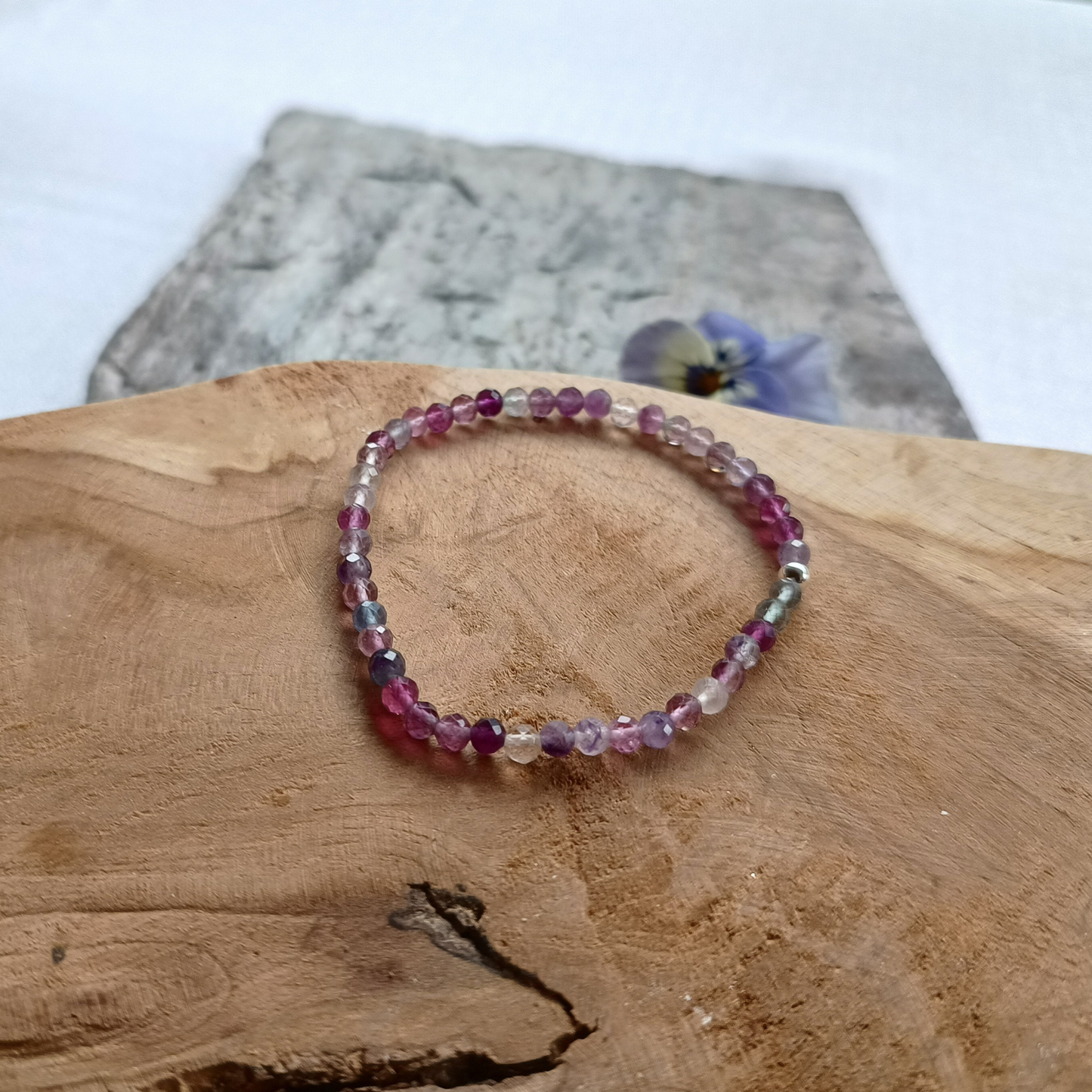 Fluorit Armband, Regenbogen, Kugeln, facettiert Ø 4mm