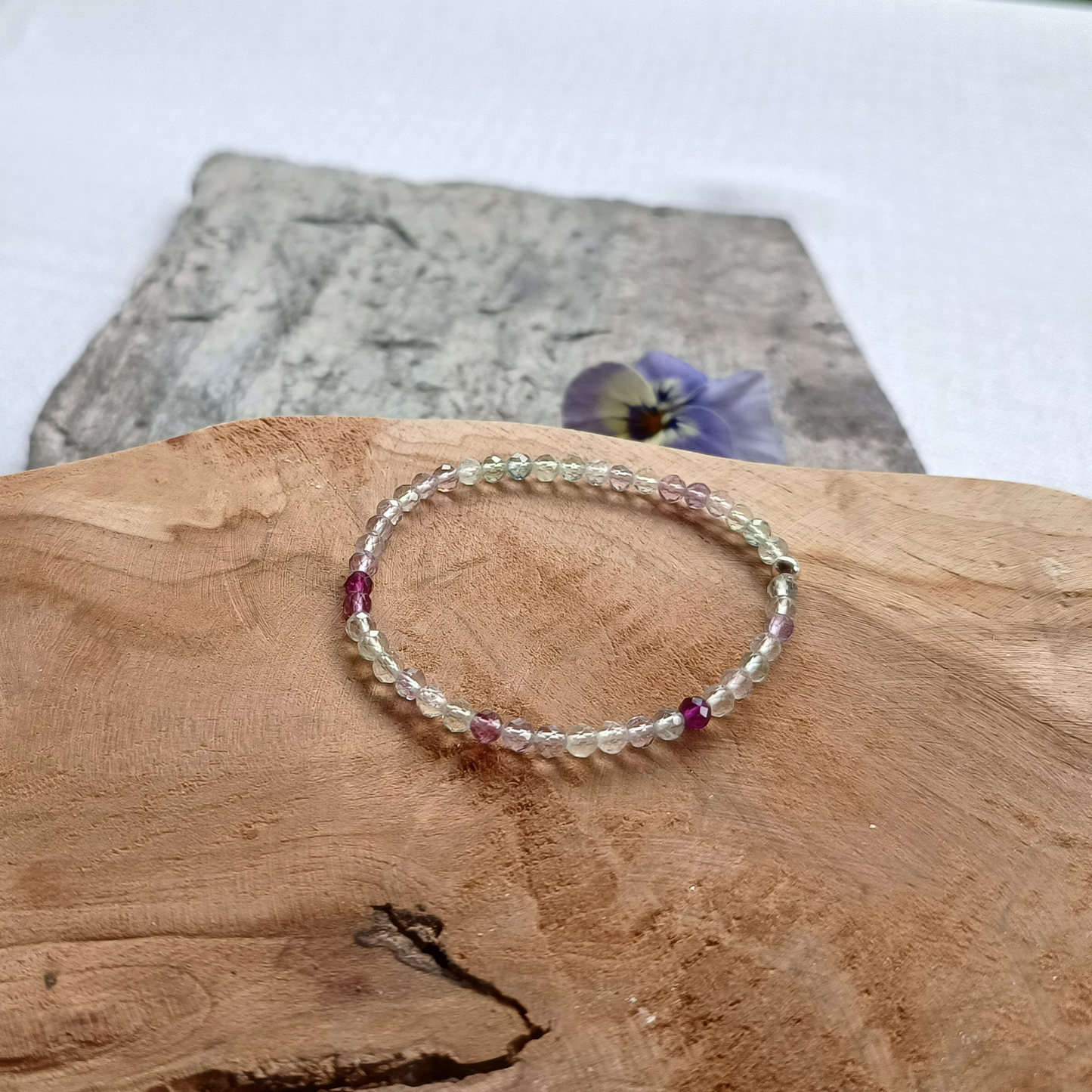 Fluorit Armband, Regenbogen, Kugeln, facettiert Ø 3mm