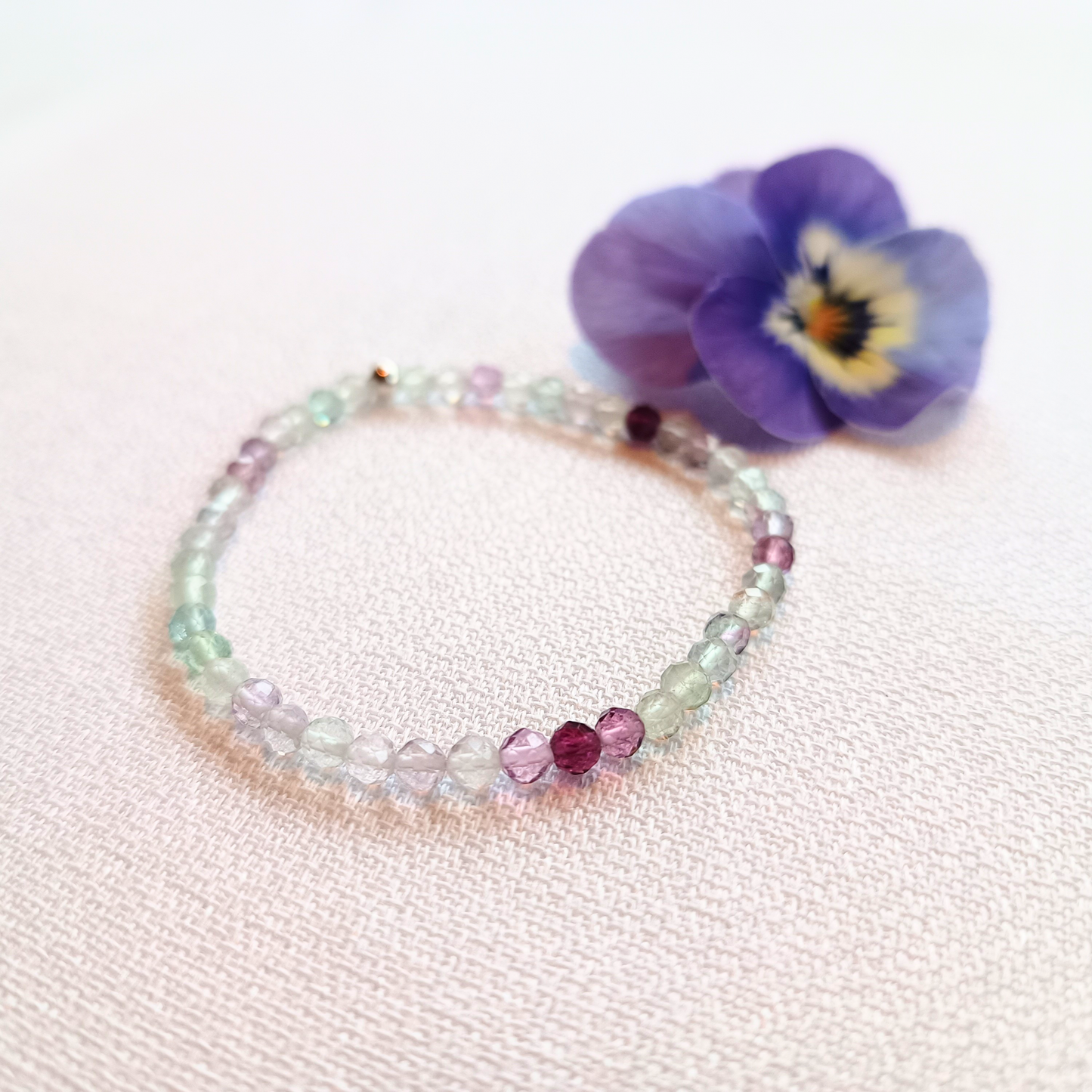Fluorit Armband, Regenbogen, Kugeln, facettiert Ø 3mm