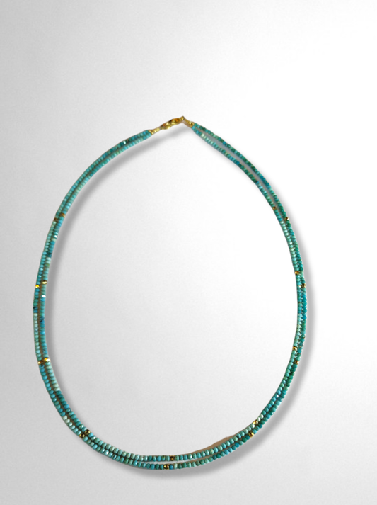 Türkiskette mit vergoldeten Zwischenteilen