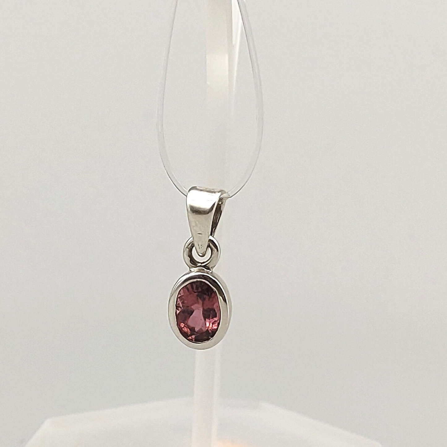 Rubellith Anhänger, oval, facettiert