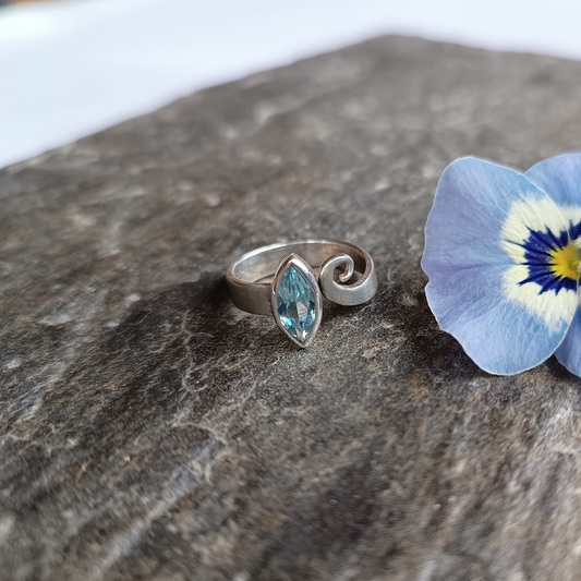 Topas-Ring, navette, facettiert, Gr. 57