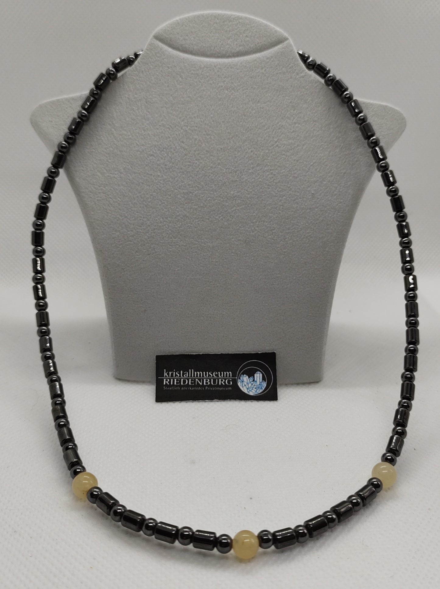 Hämatit-Kette, Walzen, Kugeln und Calcit