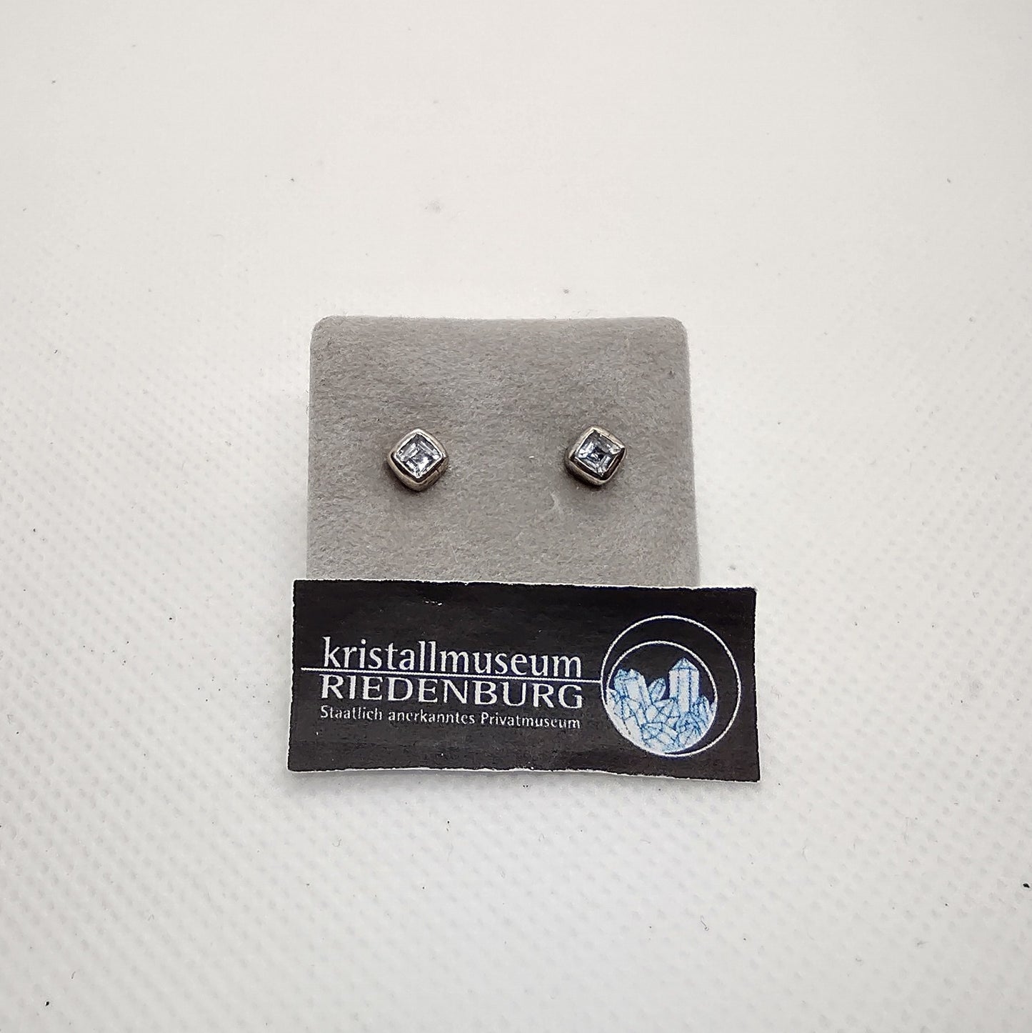 Blauer Topas facettiert in Silber