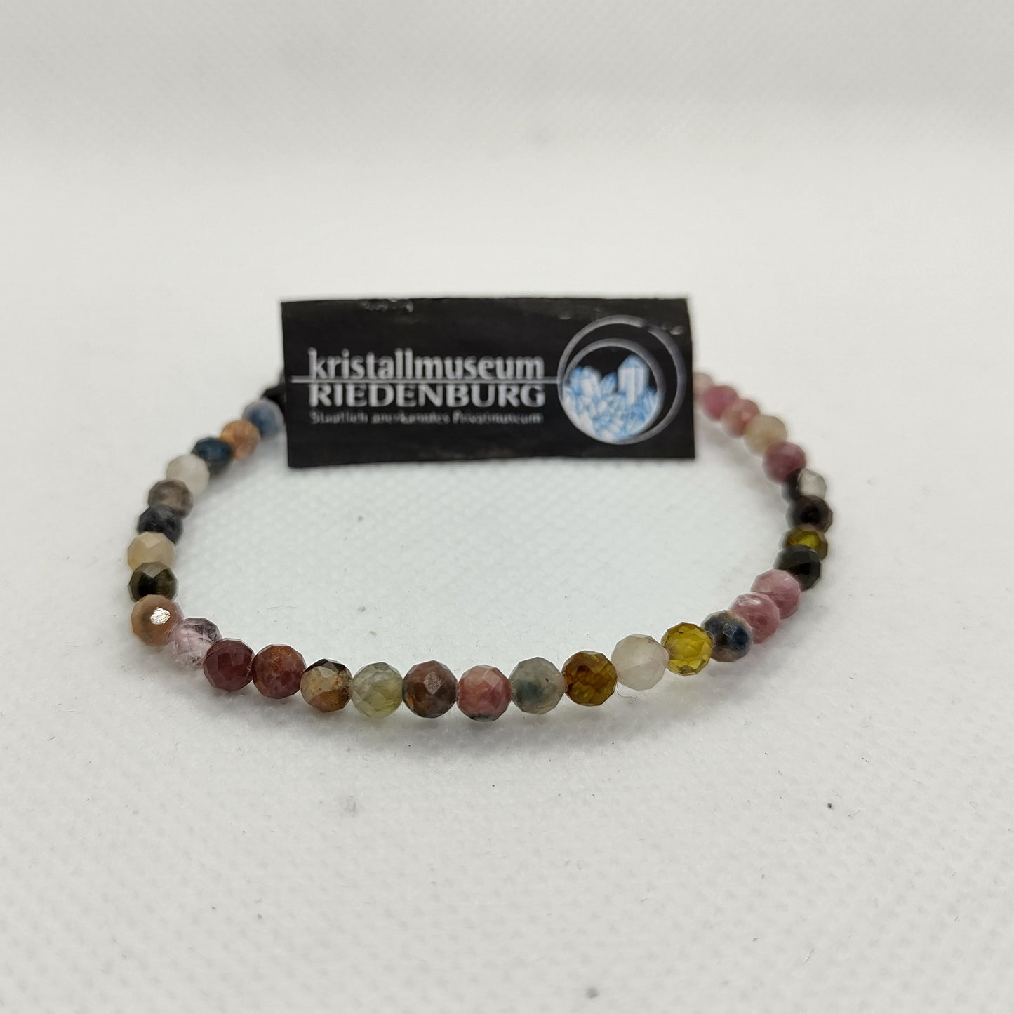 Armband aus bunten, facettierten Turmalinkugeln