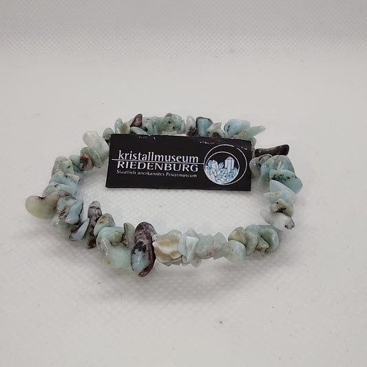 Armband aus wasserblauen, opaken Larimar-Splittern