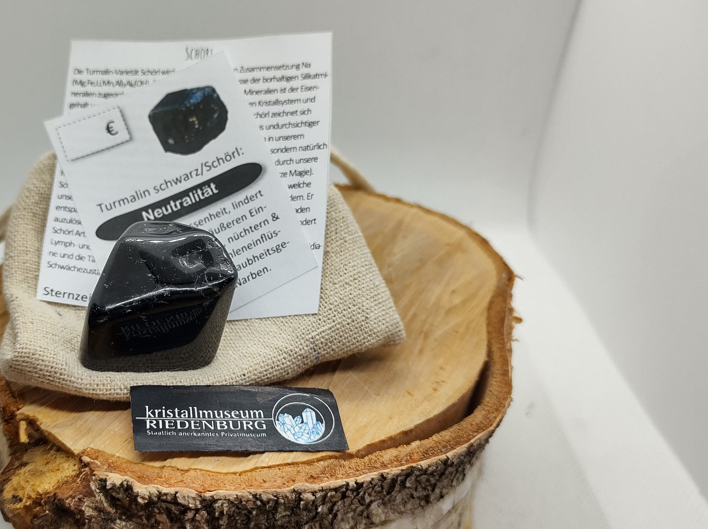 Schörl, Schwarzer Turmalin - Neutralität