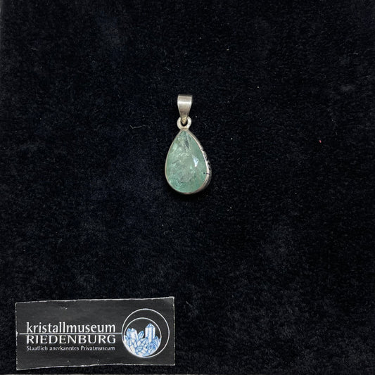Tropfenförmiger, durchscheinender, blauer Aquamarin, 1,5 cm, schlichte Silberfassung.