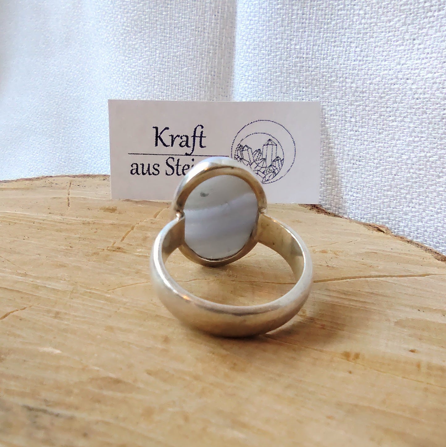 Chalcedon Ring, oval, Gr 57