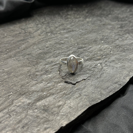 Labradorit Ring, Offene Schiene