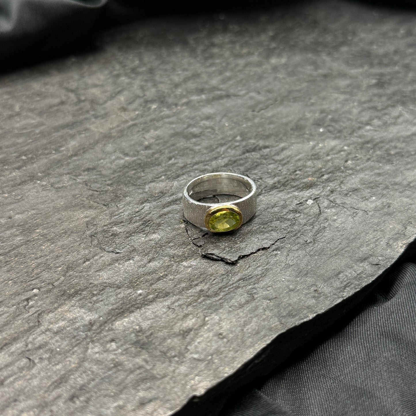 Peridot-Ring oval Gr. 54