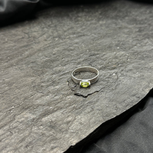 Peridot-Ring navette Gr. 58