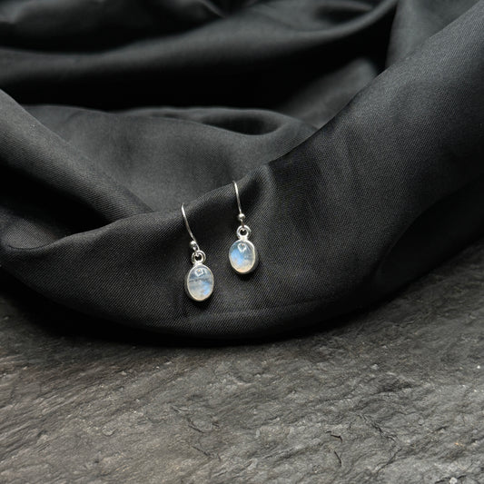 Mondstein-Ohrhänger, oval in Silberfassung