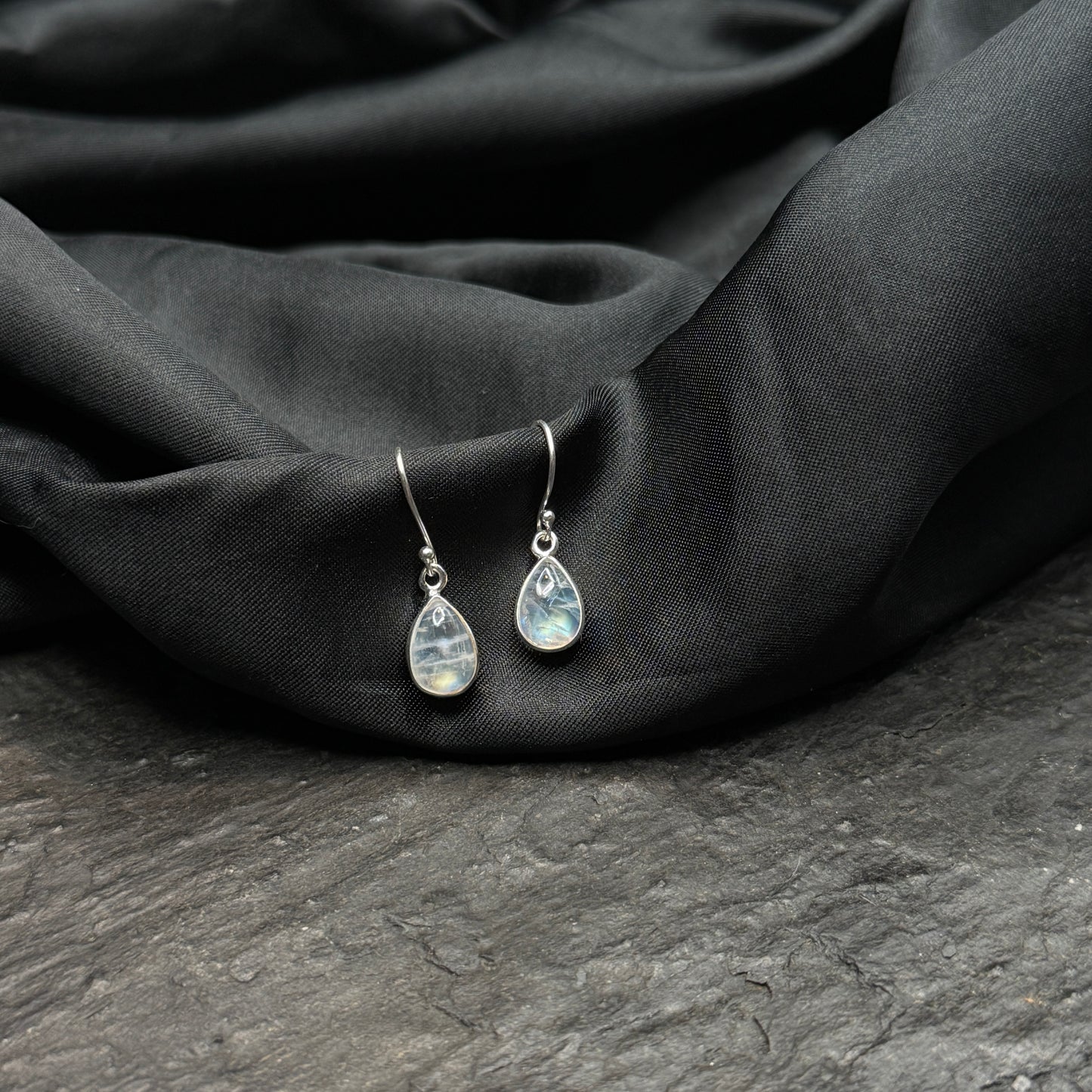 Mondstein-Ohrhänger, tropfenförmig in Silberfassung
