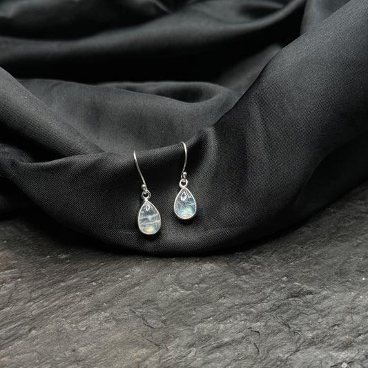 Mondstein-Ohrhänger, tropfenförmig in Silberfassung